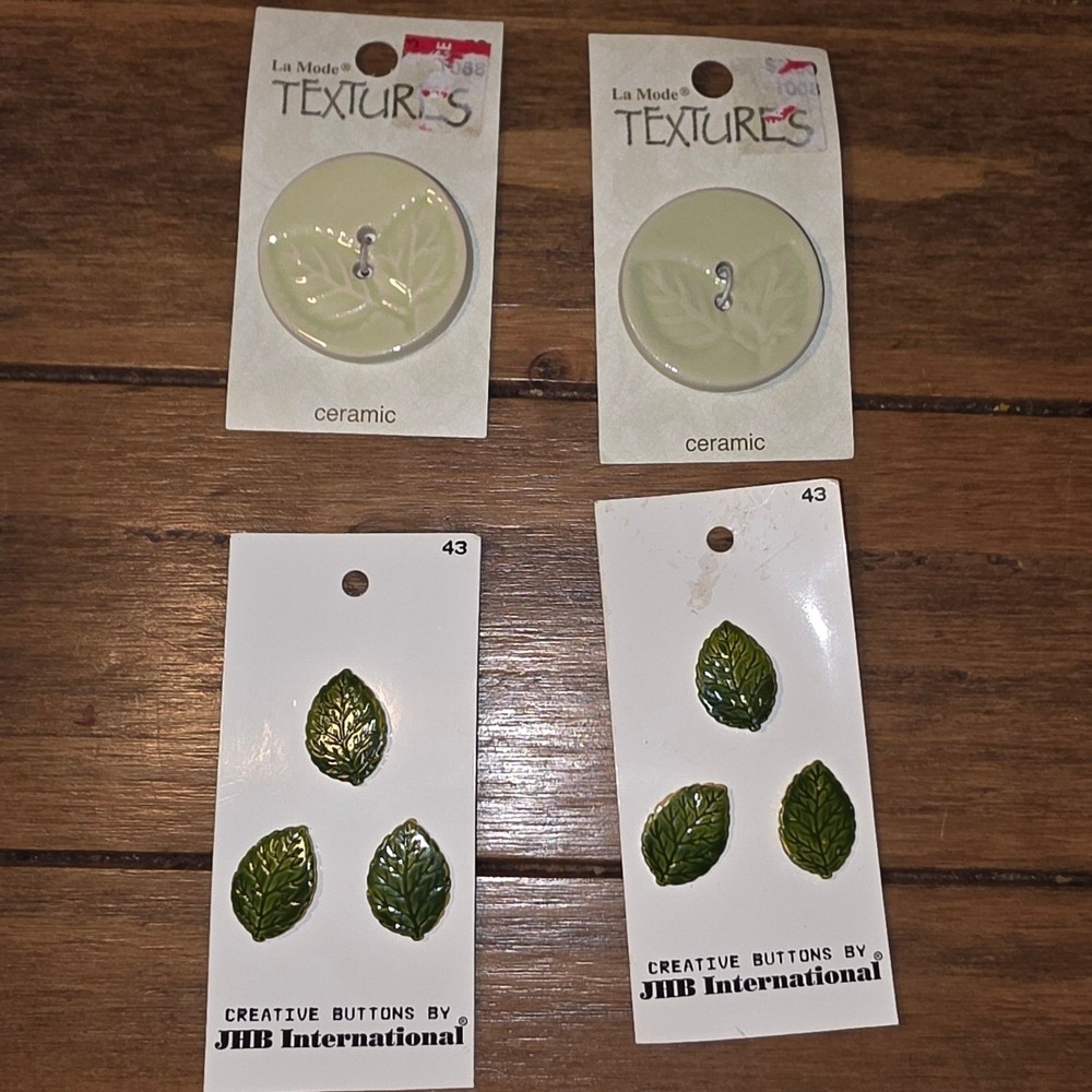 La Mode JHB International Ceramic Leaf Buttons Green 1.5in and 0.75in 4 Cards